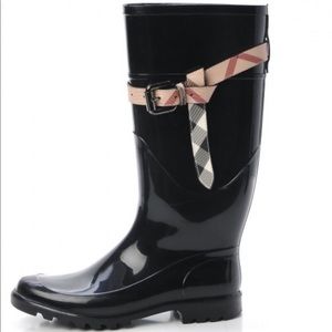 Burberry authentic black belted rain boots
